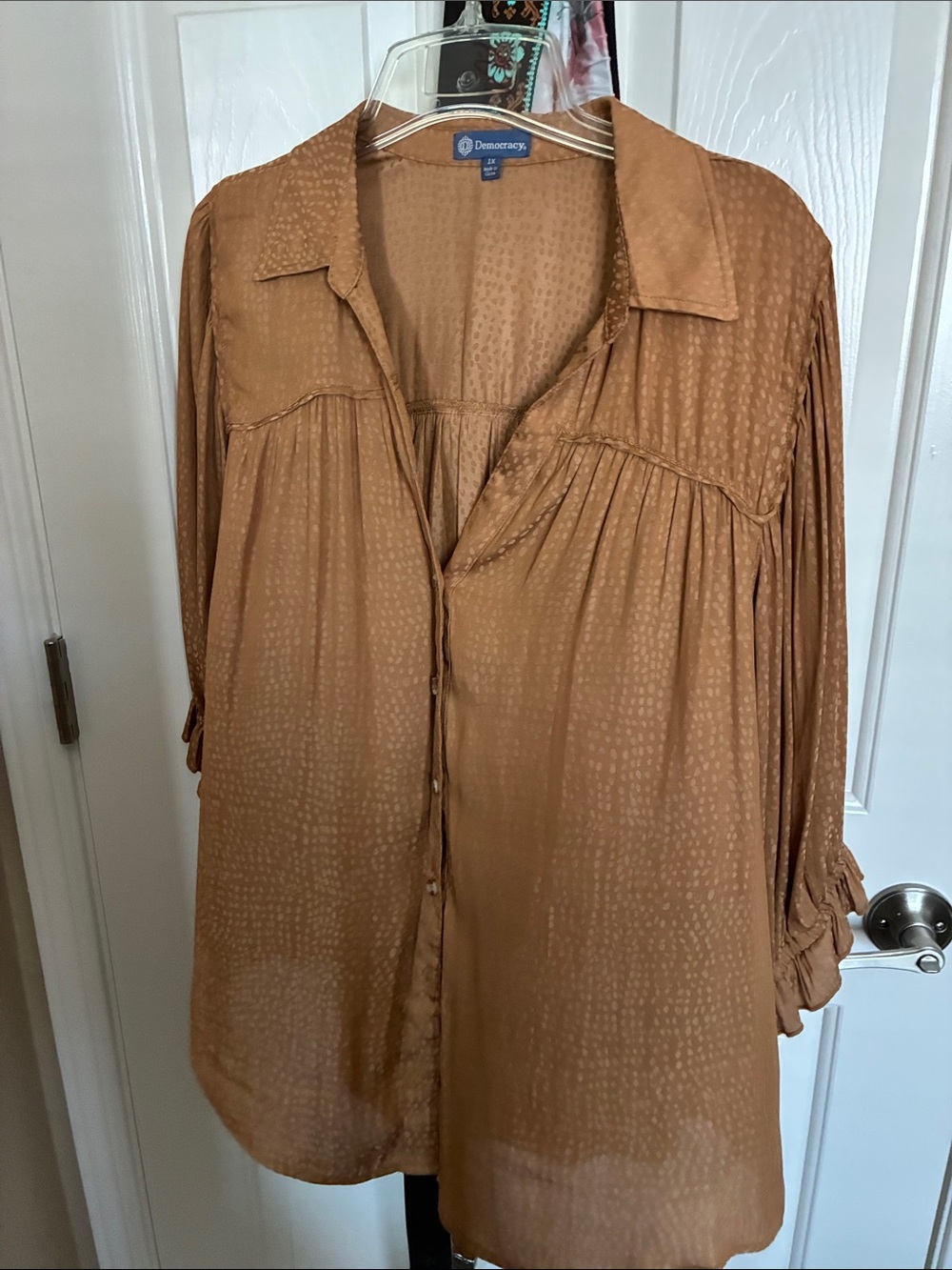 Democracy Women's Brown-Tan Button Front Blouse Never worn!!